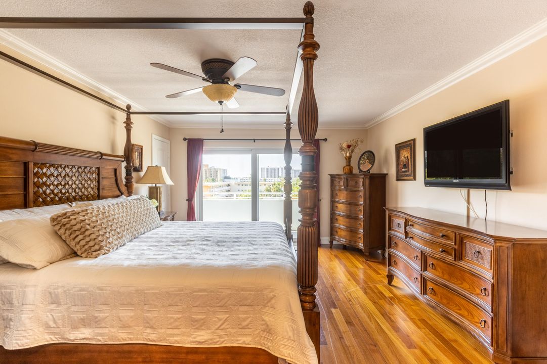 Под контрактом: $2,200 (1 спален, 1 ванн, 740 Квадратных фут)