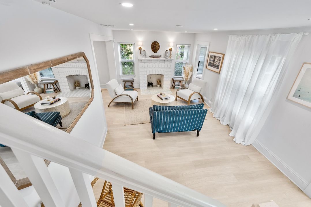 合同活跃: $1,340,000 (4 贝兹, 3 浴室, 1713 平方英尺)