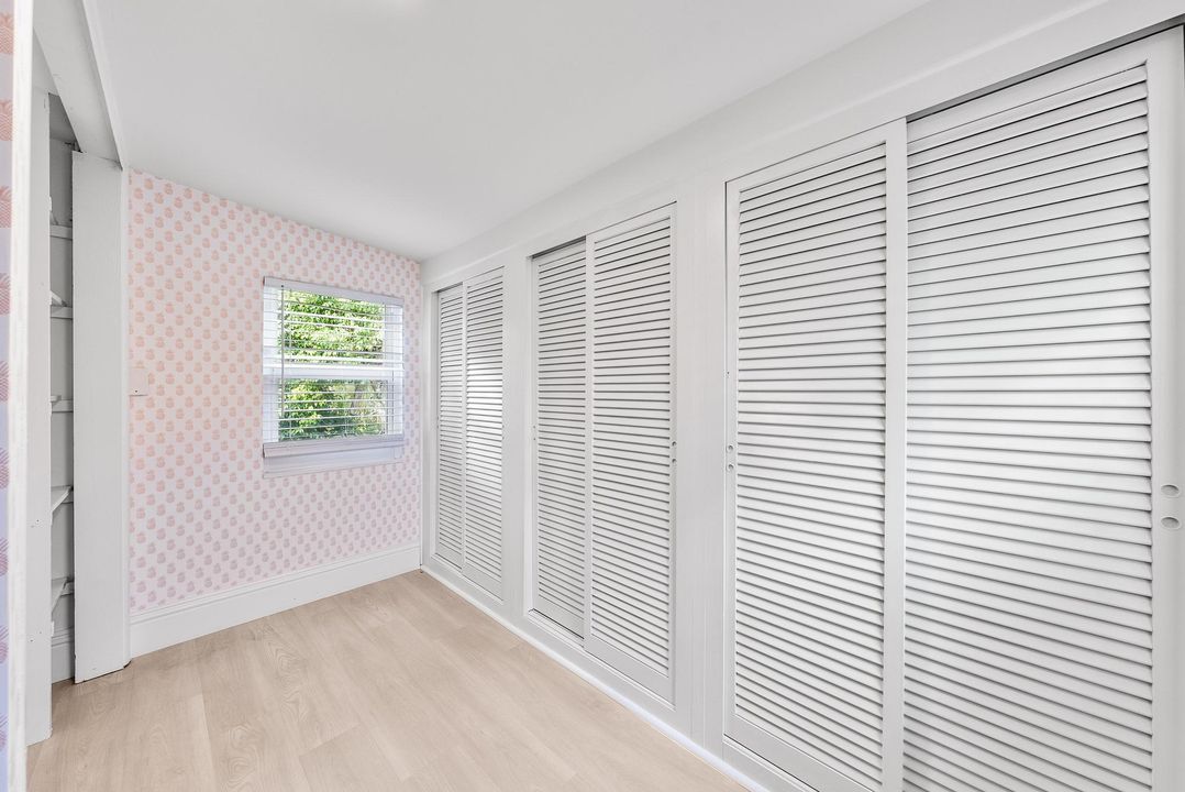 合同活跃: $1,340,000 (4 贝兹, 3 浴室, 1713 平方英尺)