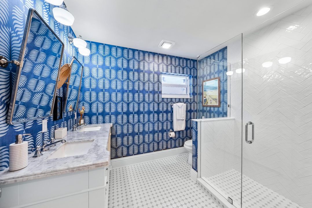 合同活跃: $1,340,000 (4 贝兹, 3 浴室, 1713 平方英尺)