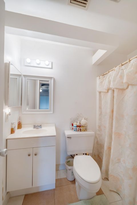 For Sale: $119,997 (1 beds, 1 baths, 800 Square Feet)