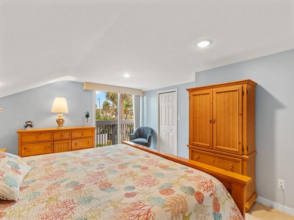 出租: $4,500 (3 贝兹, 3 浴室, 1355 平方英尺)