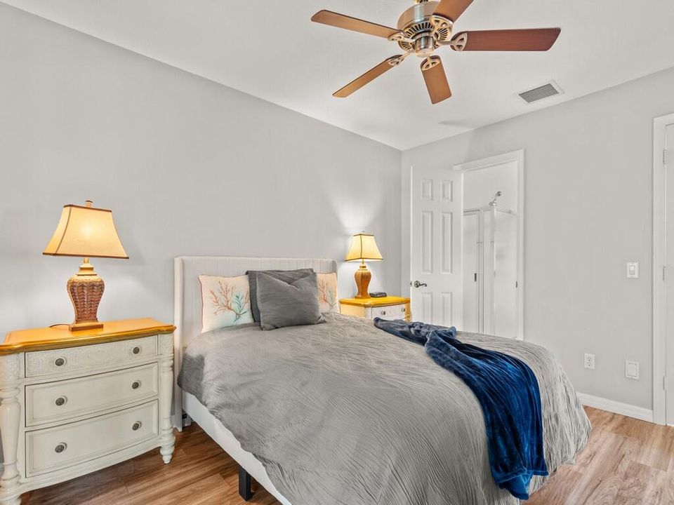 出租: $4,500 (3 贝兹, 3 浴室, 1355 平方英尺)