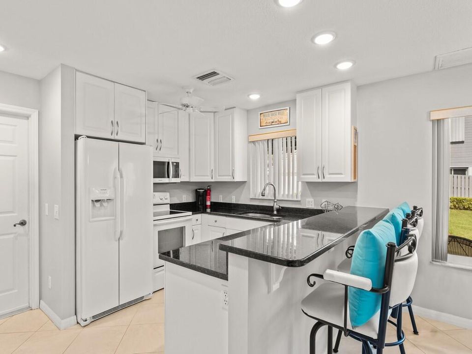 出租: $4,500 (3 贝兹, 3 浴室, 1355 平方英尺)