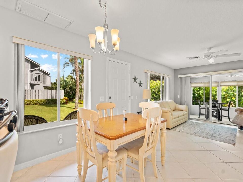 出租: $4,500 (3 贝兹, 3 浴室, 1355 平方英尺)