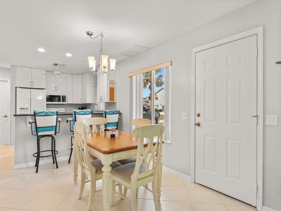 出租: $4,500 (3 贝兹, 3 浴室, 1355 平方英尺)