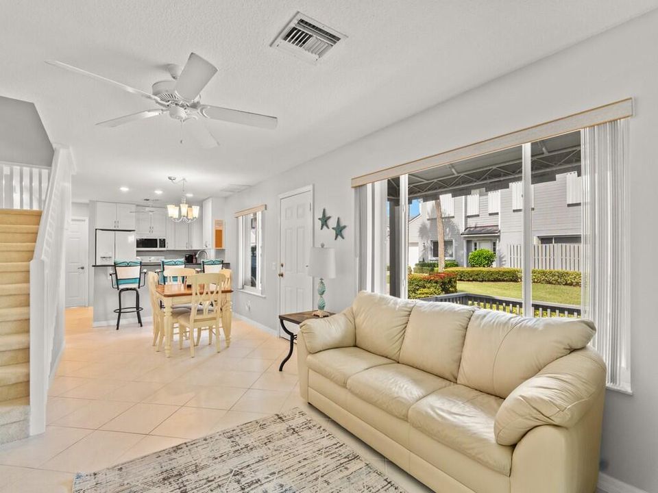 出租: $4,500 (3 贝兹, 3 浴室, 1355 平方英尺)