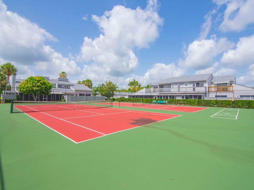 出租: $4,500 (3 贝兹, 3 浴室, 1355 平方英尺)