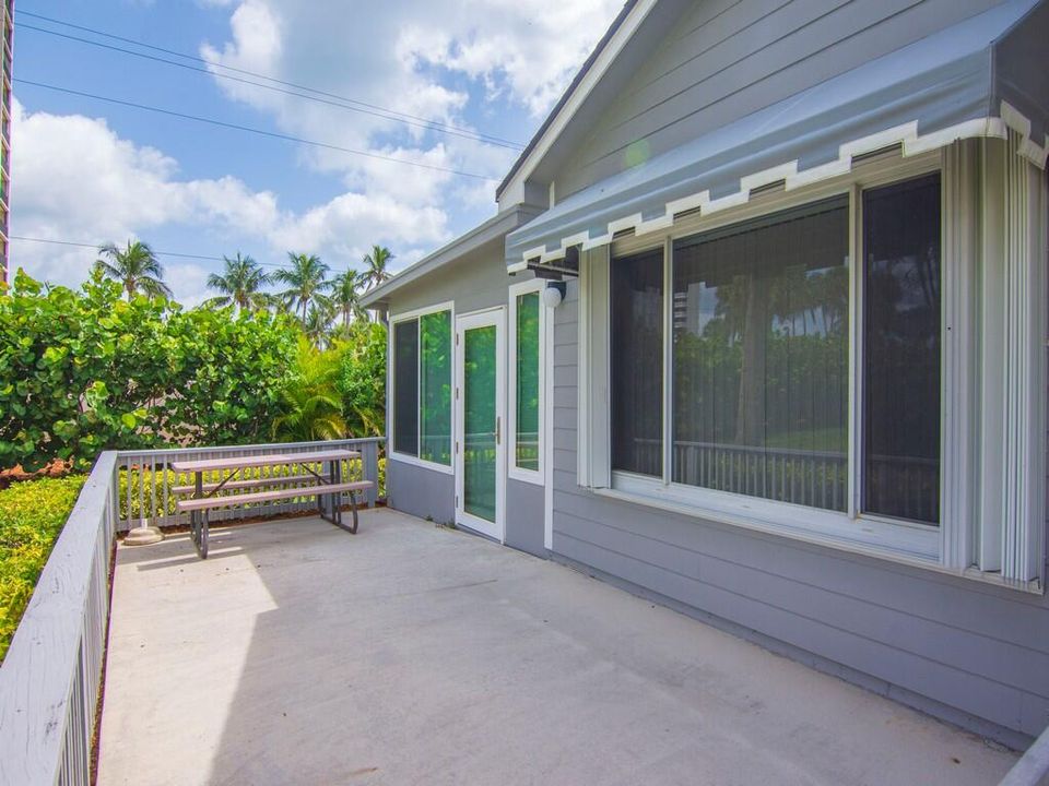 出租: $4,500 (3 贝兹, 3 浴室, 1355 平方英尺)