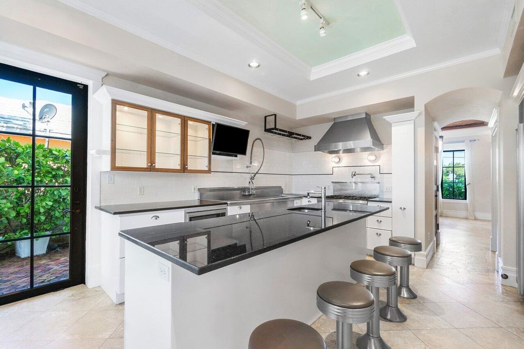 Activo con contrato: $4,499,000 (5 camas, 4 baños, 3885 Pies cuadrados)