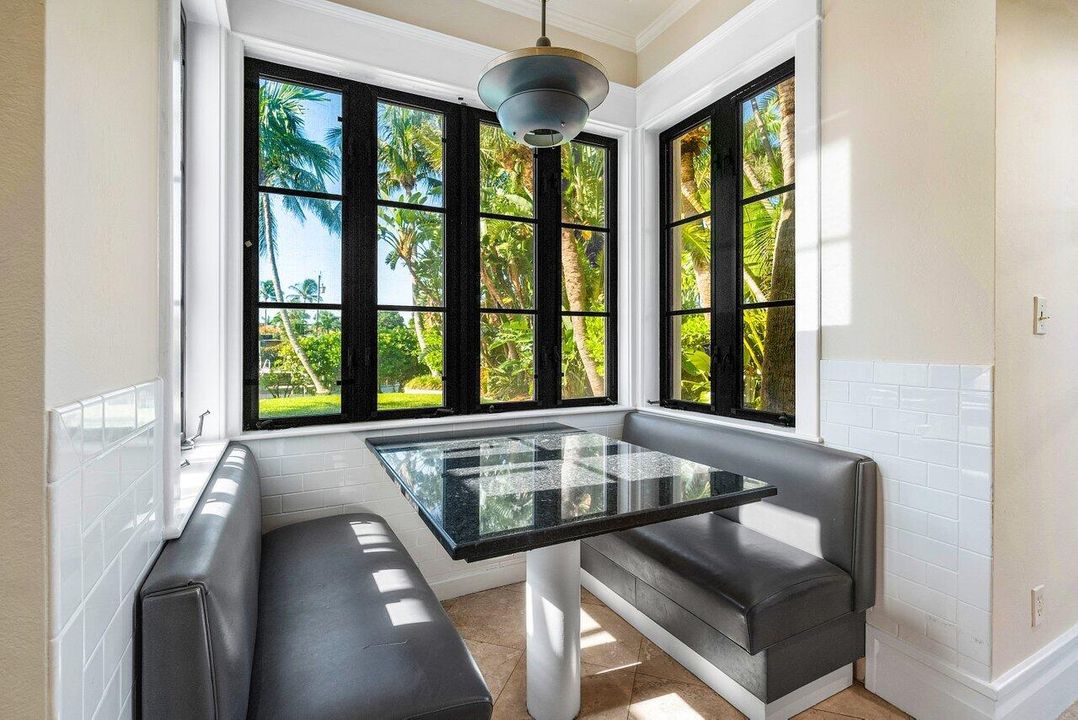 Activo con contrato: $4,499,000 (5 camas, 4 baños, 3885 Pies cuadrados)