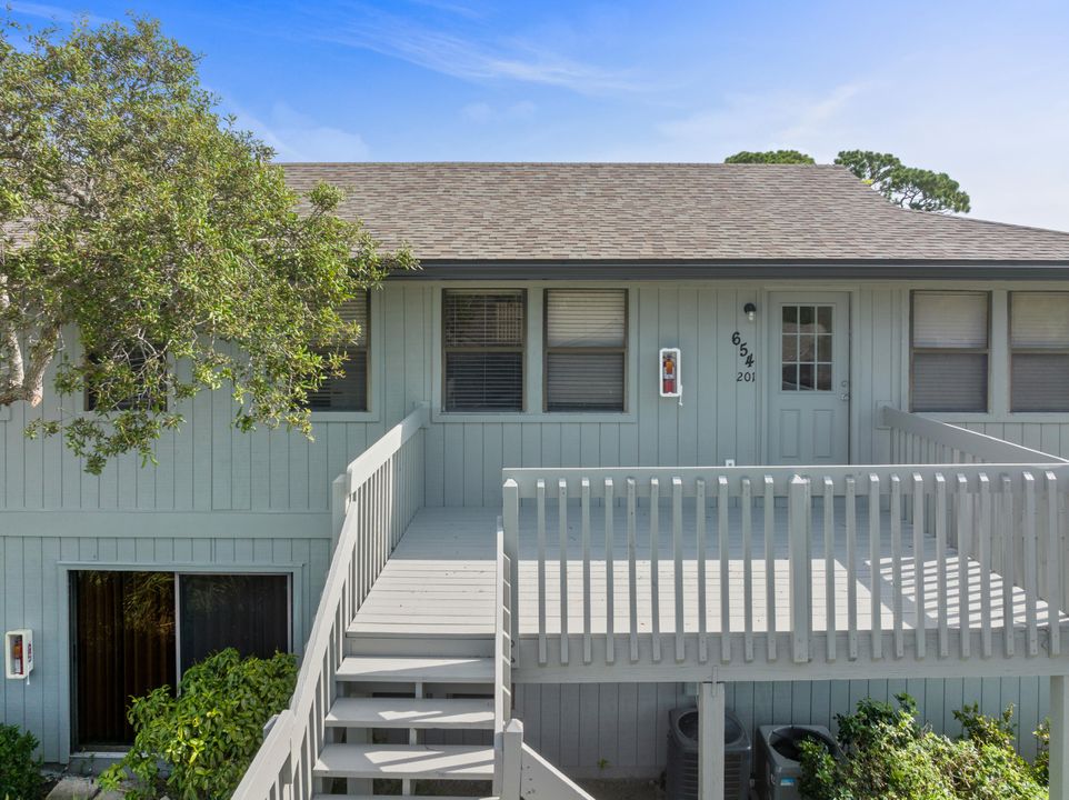 For Sale: $145,000 (2 beds, 2 baths, 874 Square Feet)