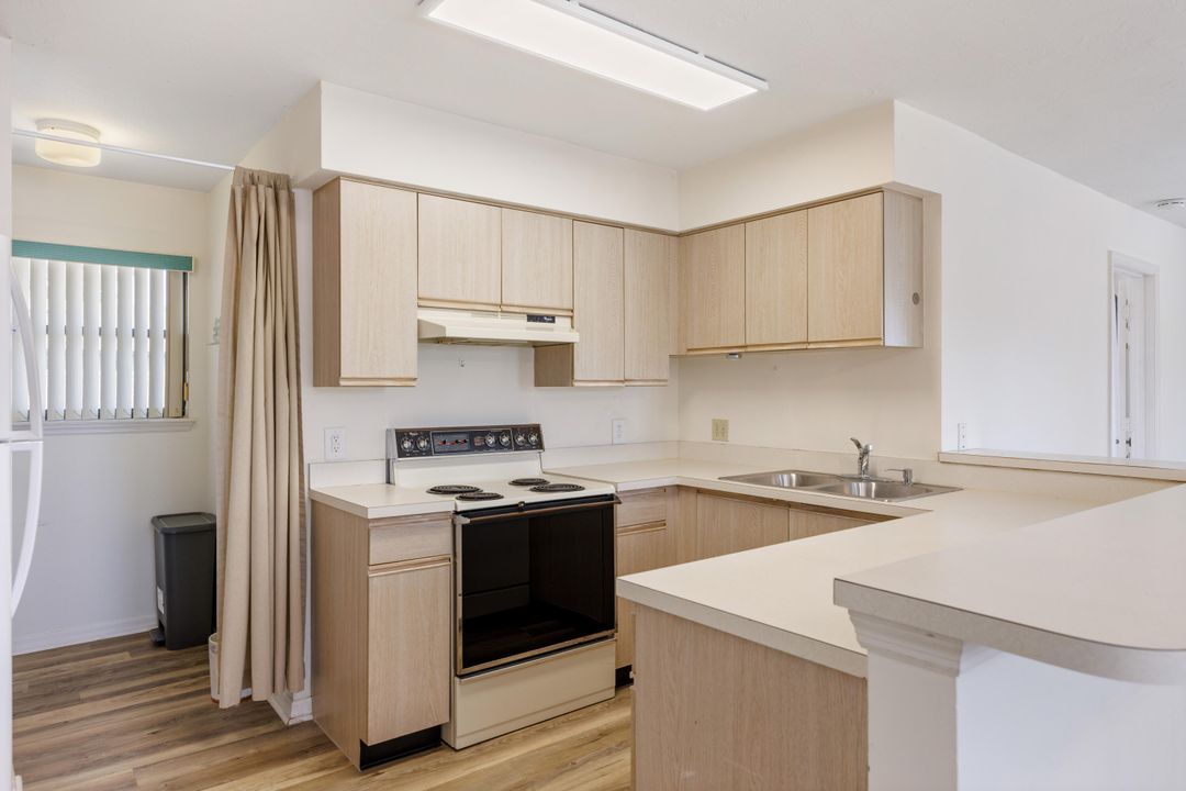 For Sale: $145,000 (2 beds, 2 baths, 874 Square Feet)