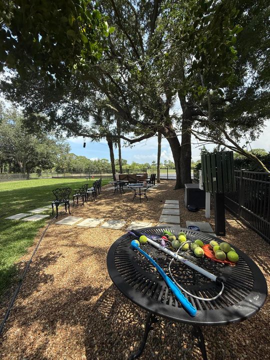 For Rent: $7,899 (3 beds, 3 baths, 2886 Square Feet)