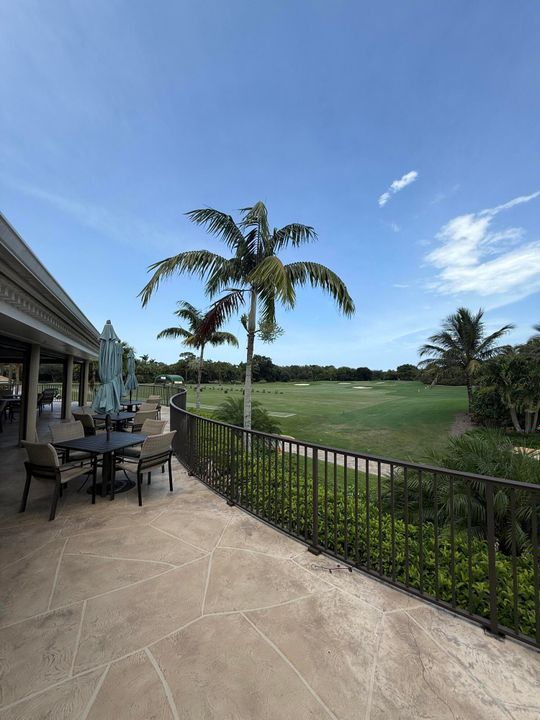 For Rent: $7,899 (3 beds, 3 baths, 2886 Square Feet)