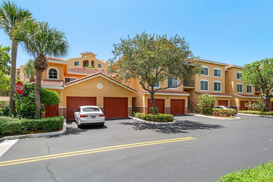 For Sale: $379,900 (3 beds, 2 baths, 1298 Square Feet)