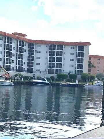 Active With Contract: $4,200 (2 beds, 2 baths, 958 Square Feet)