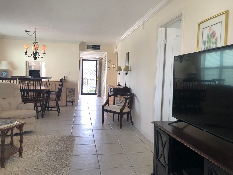 Active With Contract: $4,200 (2 beds, 2 baths, 958 Square Feet)