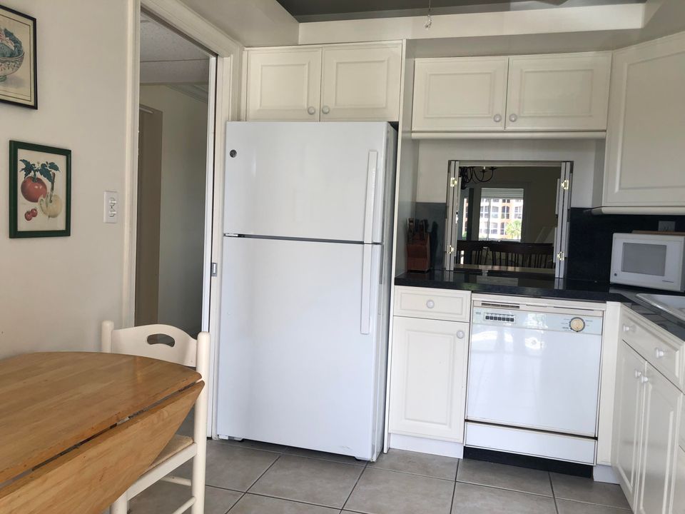 Active With Contract: $4,200 (2 beds, 2 baths, 958 Square Feet)