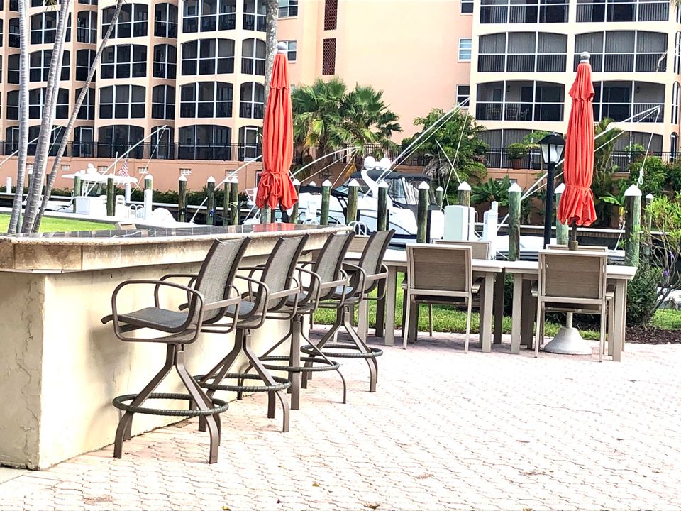 Active With Contract: $4,200 (2 beds, 2 baths, 958 Square Feet)