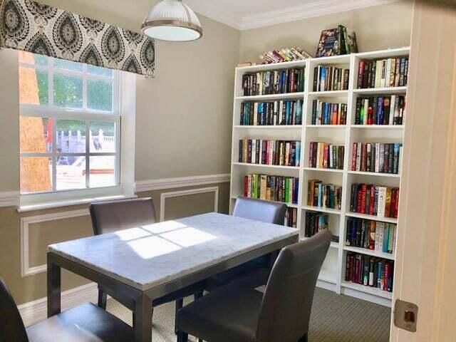 Active With Contract: $4,200 (2 beds, 2 baths, 958 Square Feet)