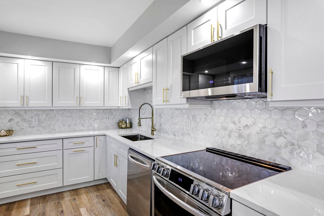 Active With Contract: $11,500 (2 beds, 2 baths, 1170 Square Feet)