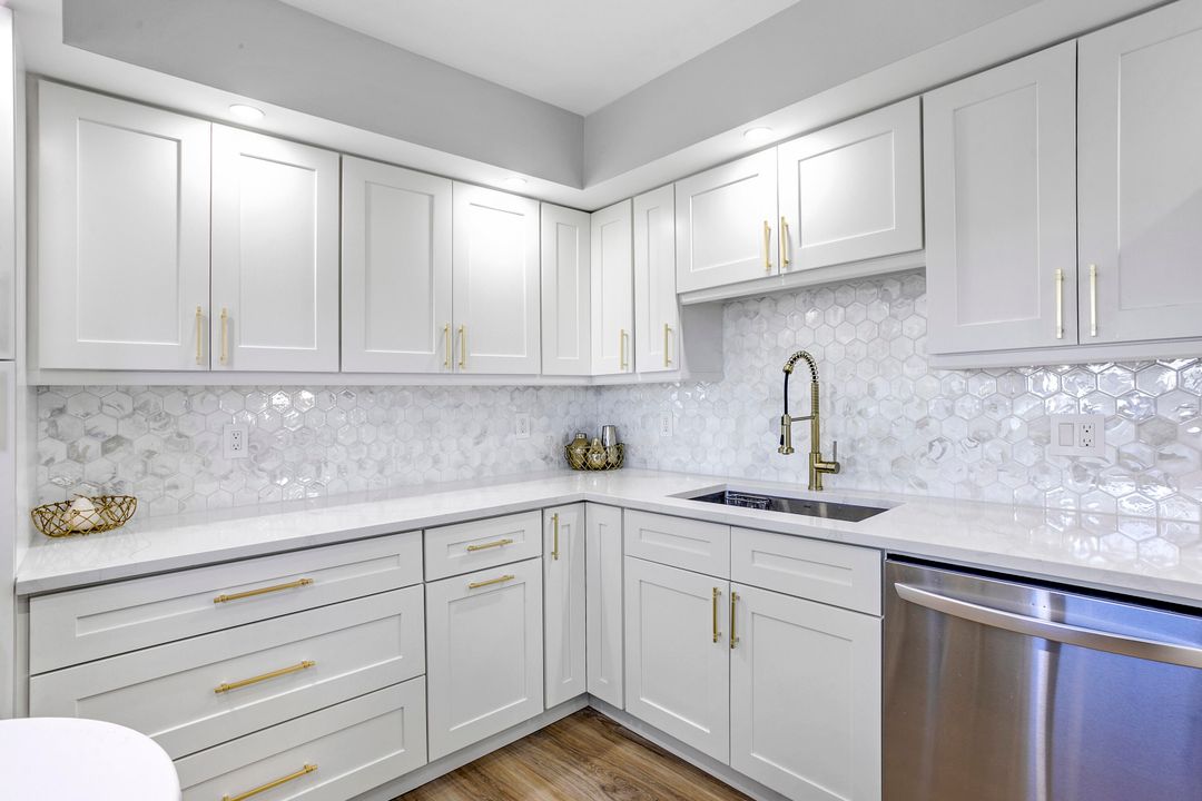 Active With Contract: $11,500 (2 beds, 2 baths, 1170 Square Feet)