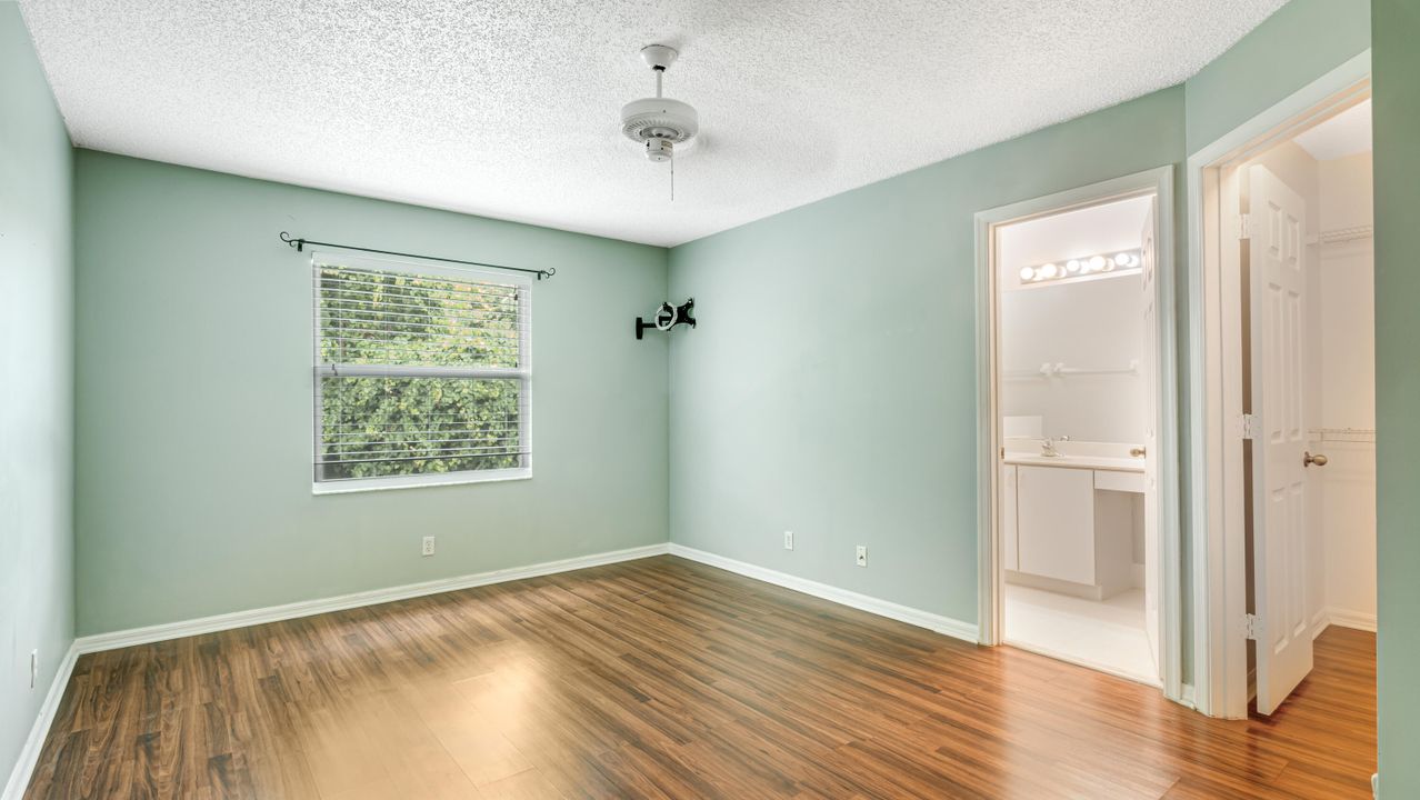 待售: $376,500 (2 贝兹, 2 浴室, 1233 平方英尺)