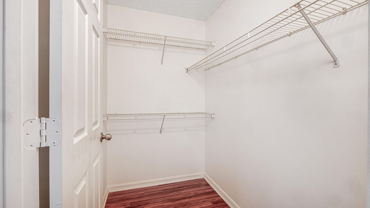 待售: $376,500 (2 贝兹, 2 浴室, 1233 平方英尺)