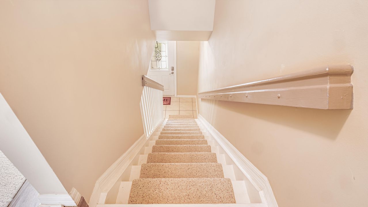 待售: $376,500 (2 贝兹, 2 浴室, 1233 平方英尺)