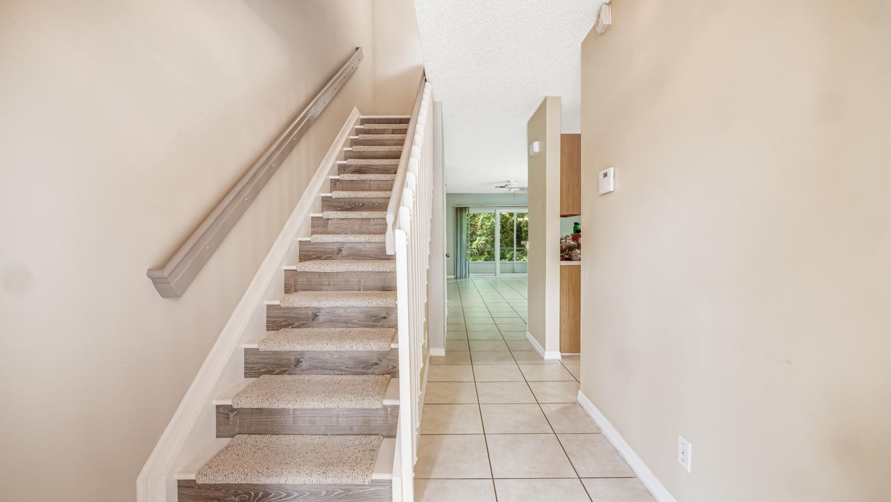 待售: $376,500 (2 贝兹, 2 浴室, 1233 平方英尺)