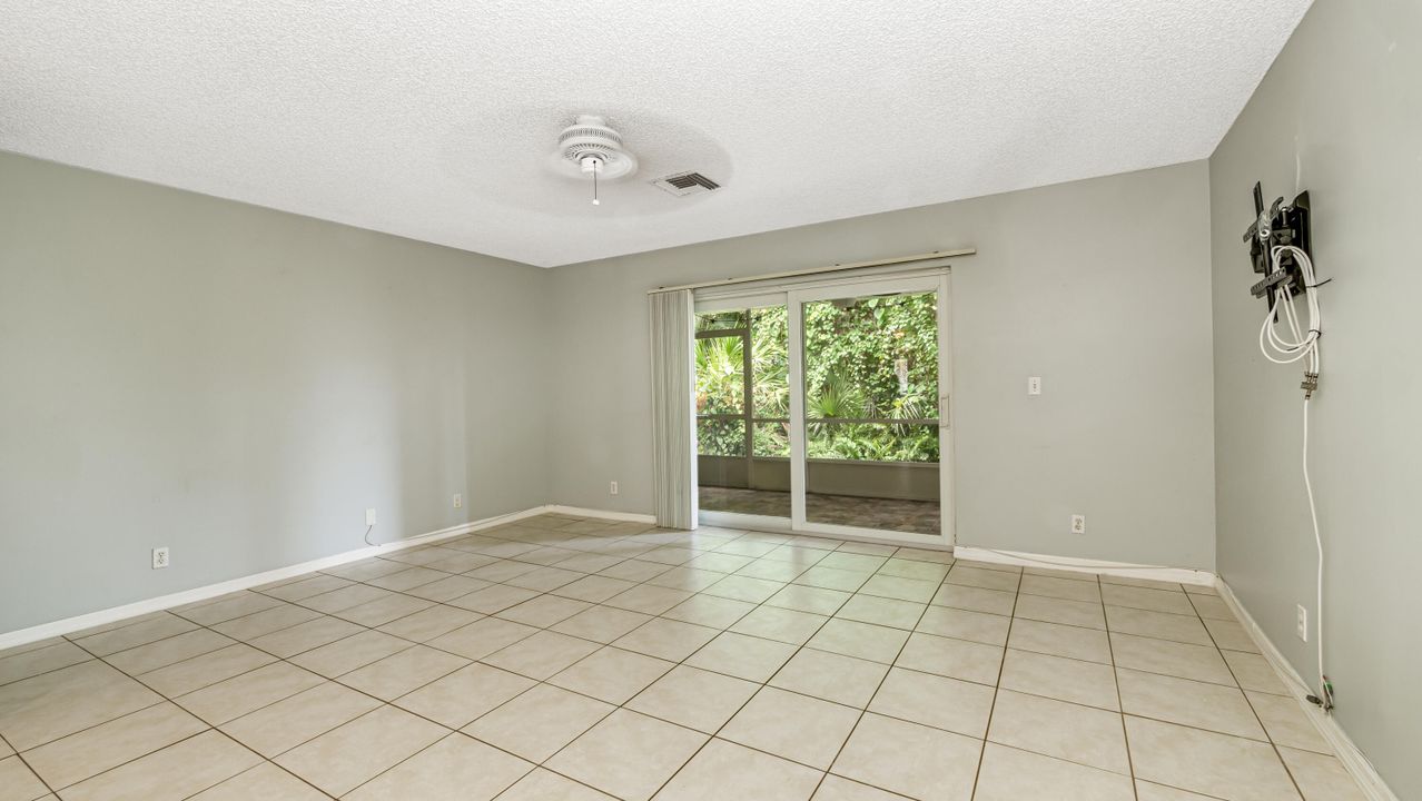 待售: $376,500 (2 贝兹, 2 浴室, 1233 平方英尺)