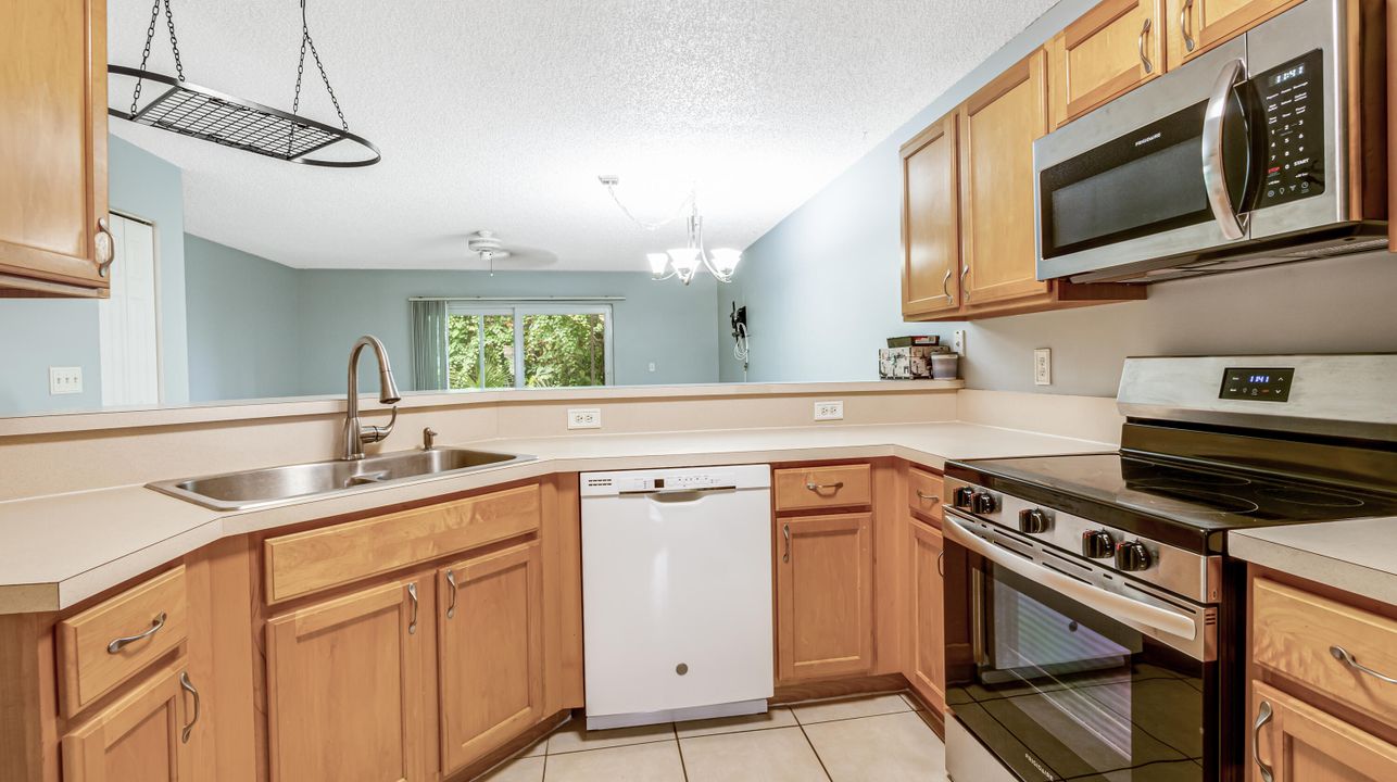 待售: $376,500 (2 贝兹, 2 浴室, 1233 平方英尺)