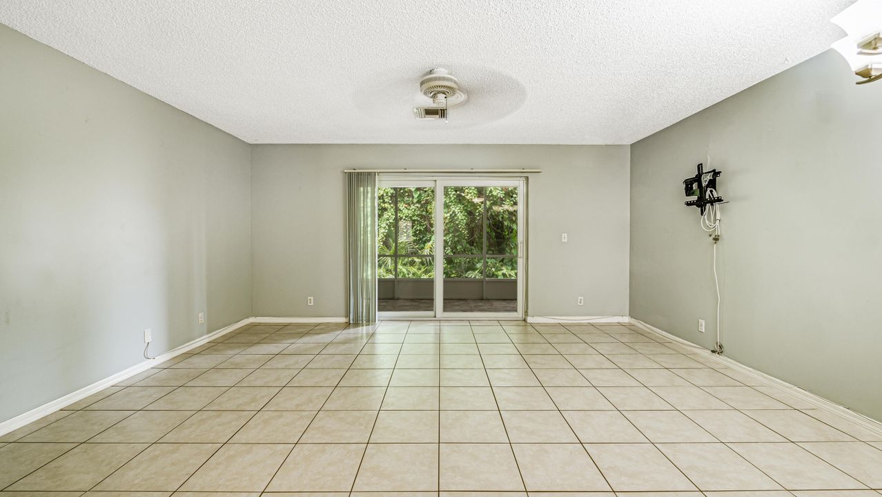 待售: $376,500 (2 贝兹, 2 浴室, 1233 平方英尺)