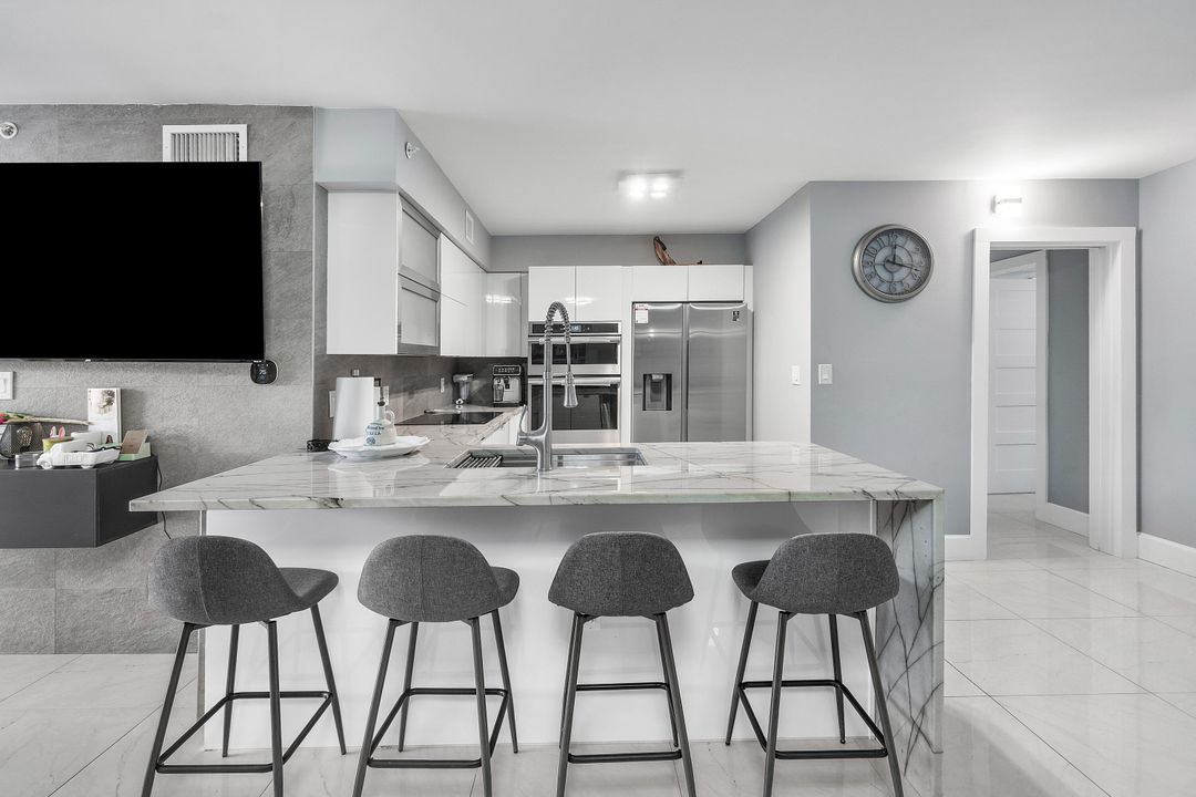 For Sale: $379,900 (3 beds, 2 baths, 1298 Square Feet)