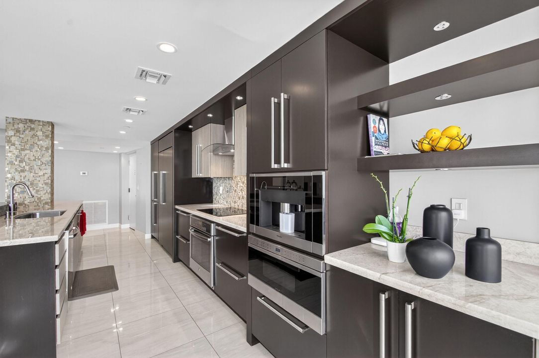 合同活跃: $20,000 (3 贝兹, 2 浴室, 2119 平方英尺)