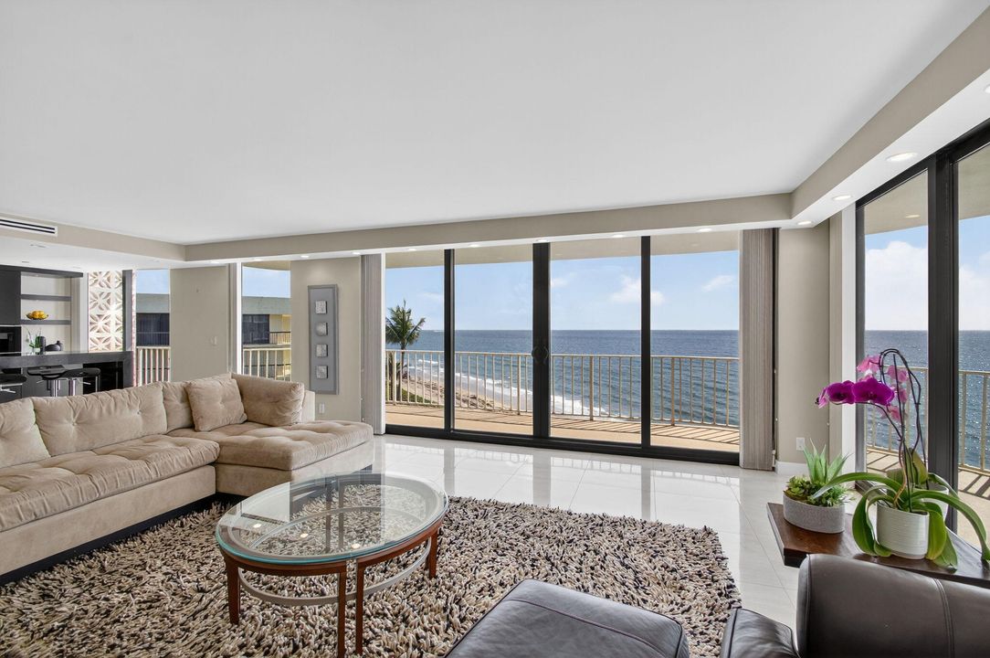 合同活跃: $20,000 (3 贝兹, 2 浴室, 2119 平方英尺)