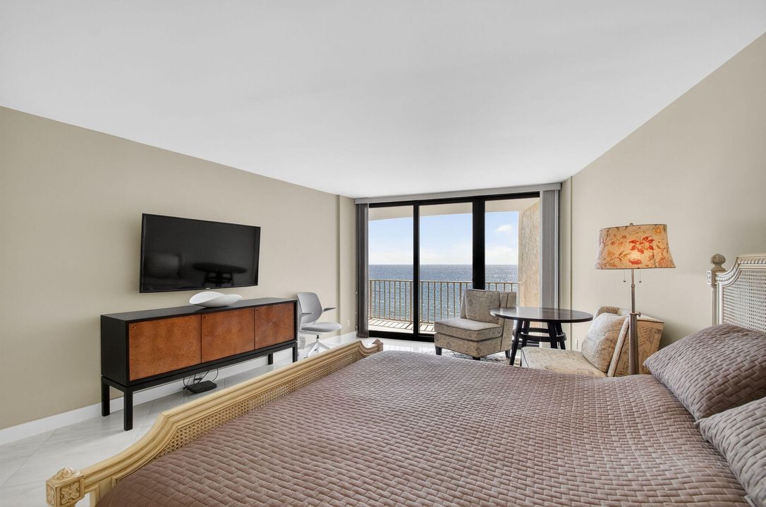 合同活跃: $20,000 (3 贝兹, 2 浴室, 2119 平方英尺)