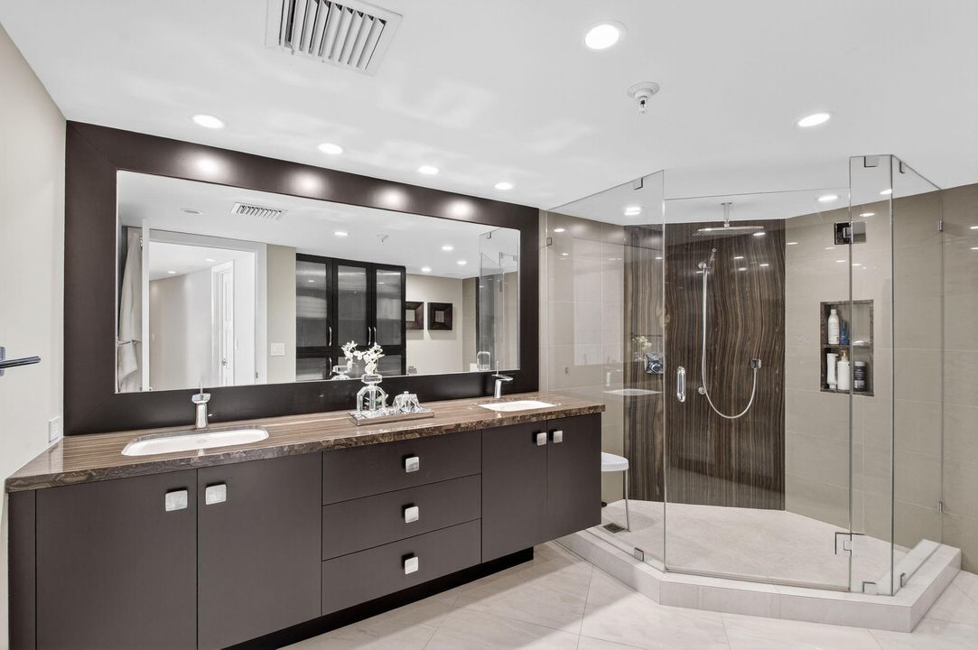 合同活跃: $20,000 (3 贝兹, 2 浴室, 2119 平方英尺)