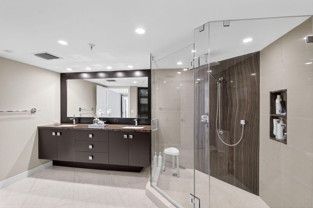 合同活跃: $20,000 (3 贝兹, 2 浴室, 2119 平方英尺)