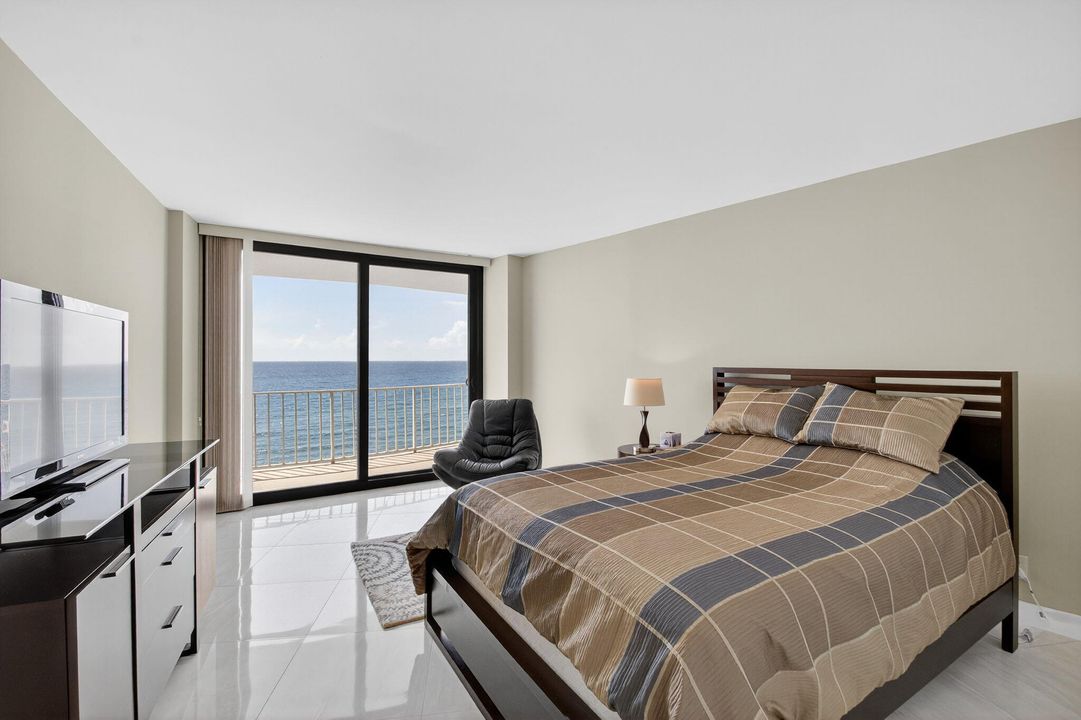 合同活跃: $20,000 (3 贝兹, 2 浴室, 2119 平方英尺)