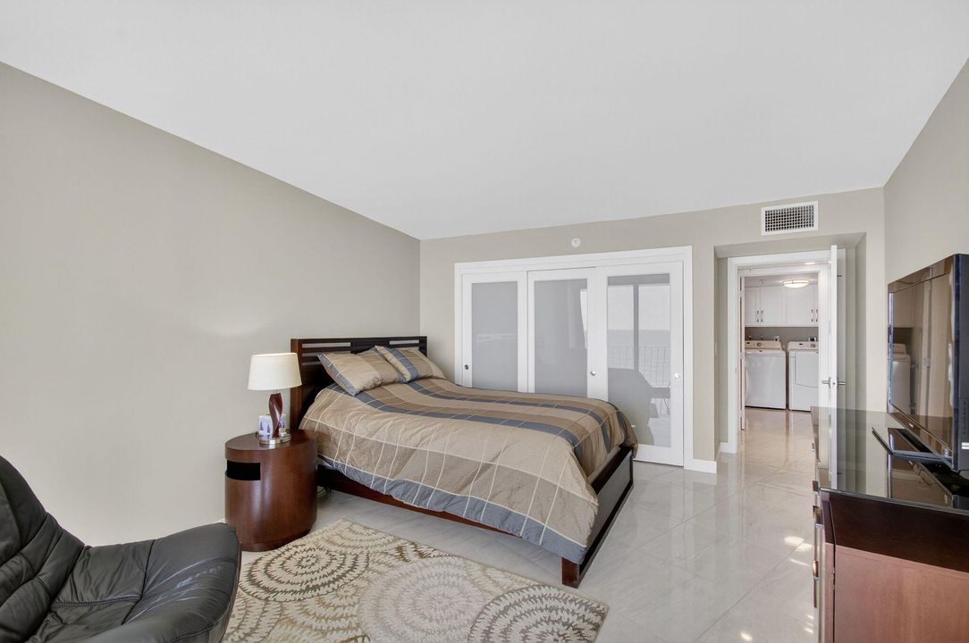 合同活跃: $20,000 (3 贝兹, 2 浴室, 2119 平方英尺)