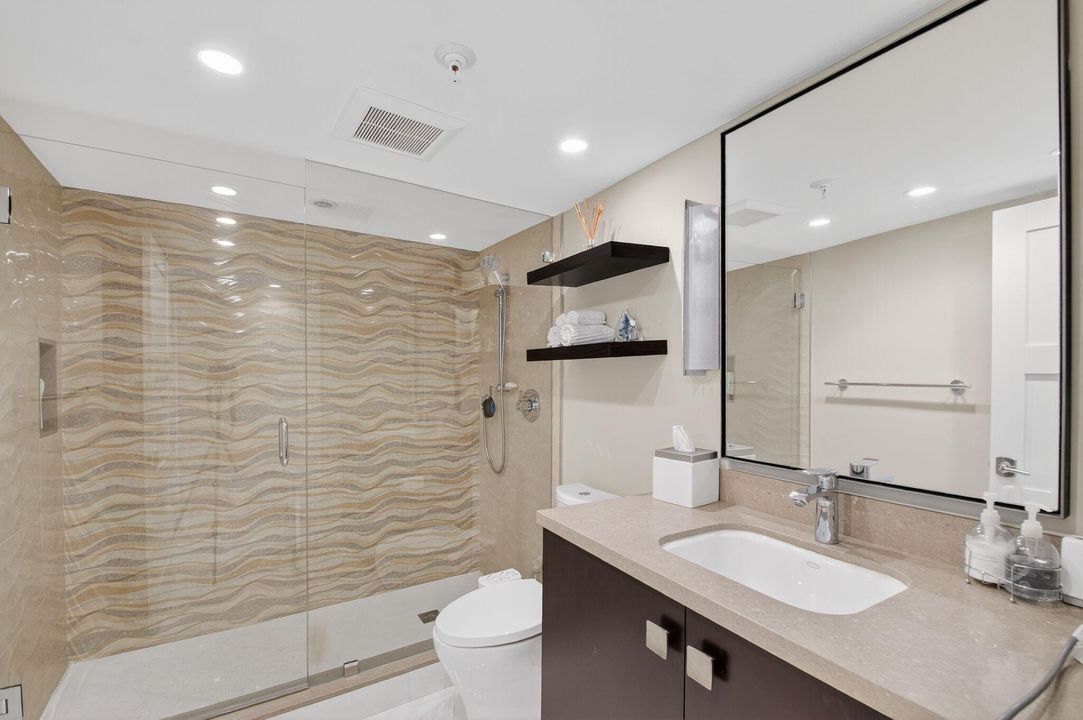 合同活跃: $20,000 (3 贝兹, 2 浴室, 2119 平方英尺)