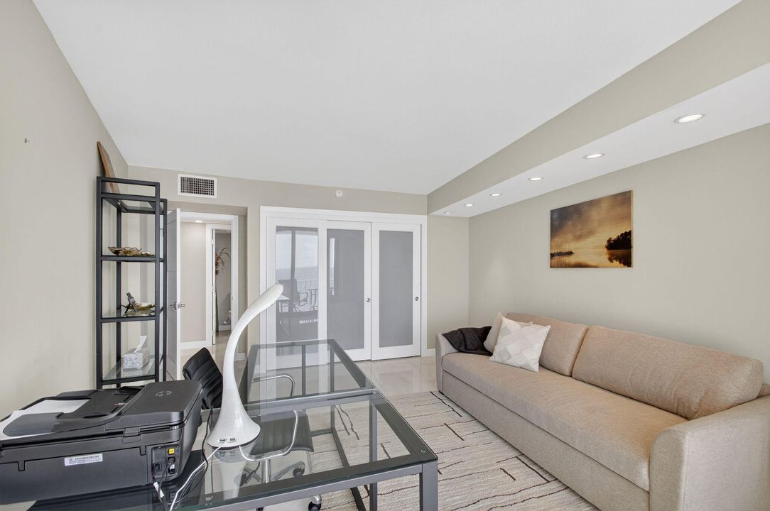 合同活跃: $20,000 (3 贝兹, 2 浴室, 2119 平方英尺)