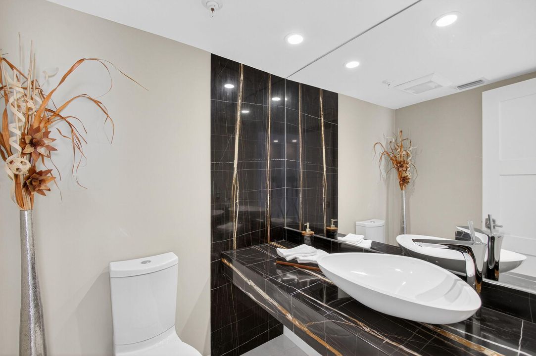 合同活跃: $20,000 (3 贝兹, 2 浴室, 2119 平方英尺)