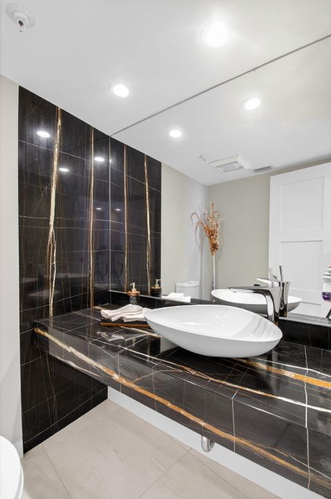 合同活跃: $20,000 (3 贝兹, 2 浴室, 2119 平方英尺)