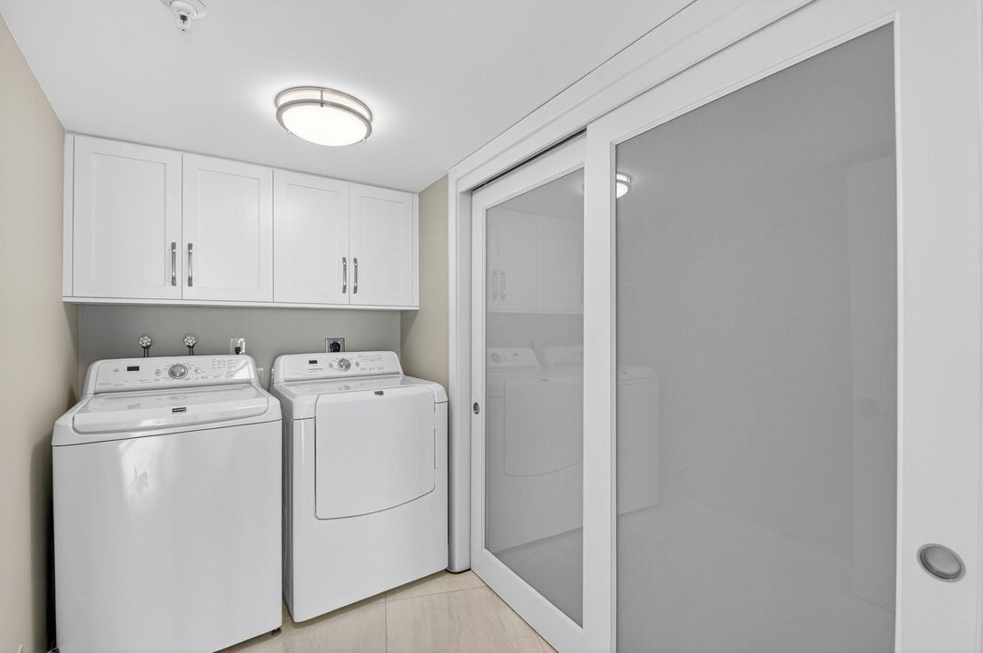 合同活跃: $20,000 (3 贝兹, 2 浴室, 2119 平方英尺)