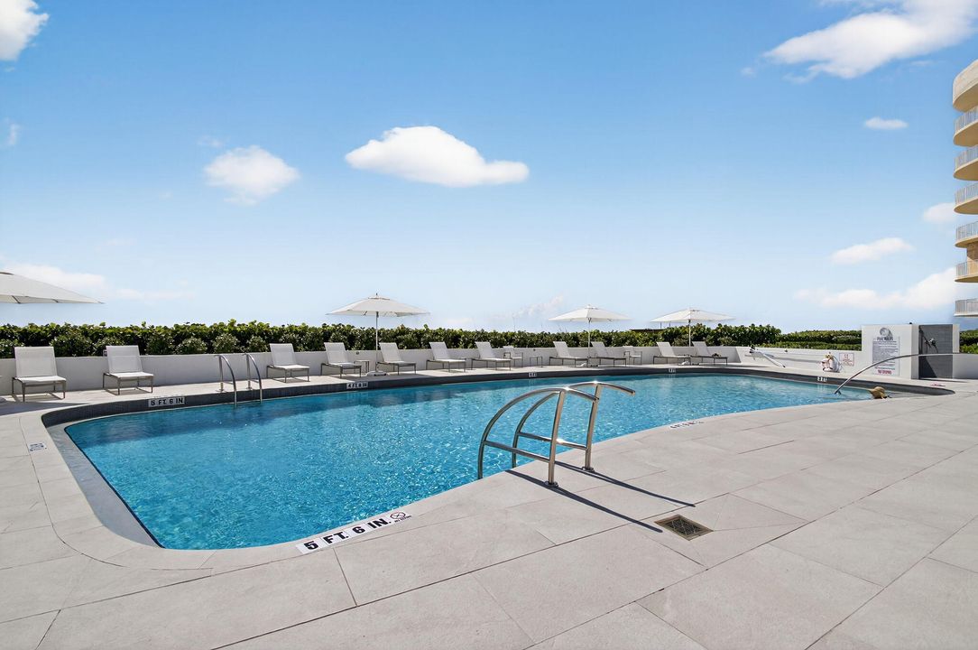 合同活跃: $20,000 (3 贝兹, 2 浴室, 2119 平方英尺)