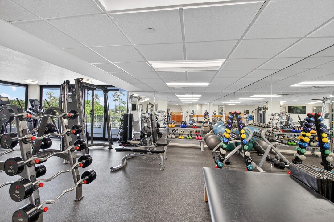 合同活跃: $20,000 (3 贝兹, 2 浴室, 2119 平方英尺)