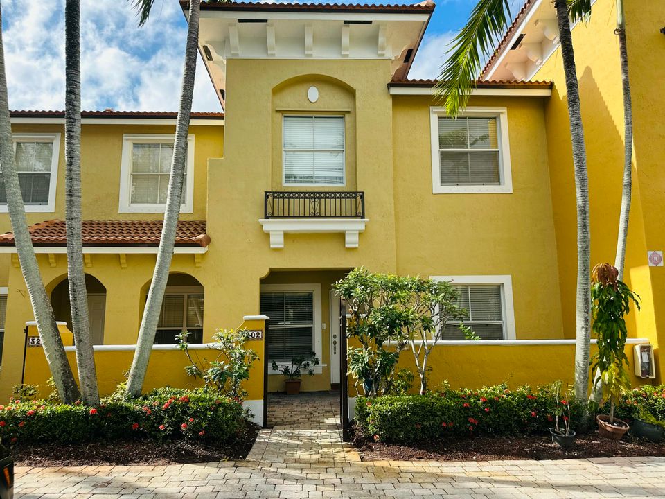 Active With Contract: $2,800 (3 beds, 2 baths, 1518 Square Feet)